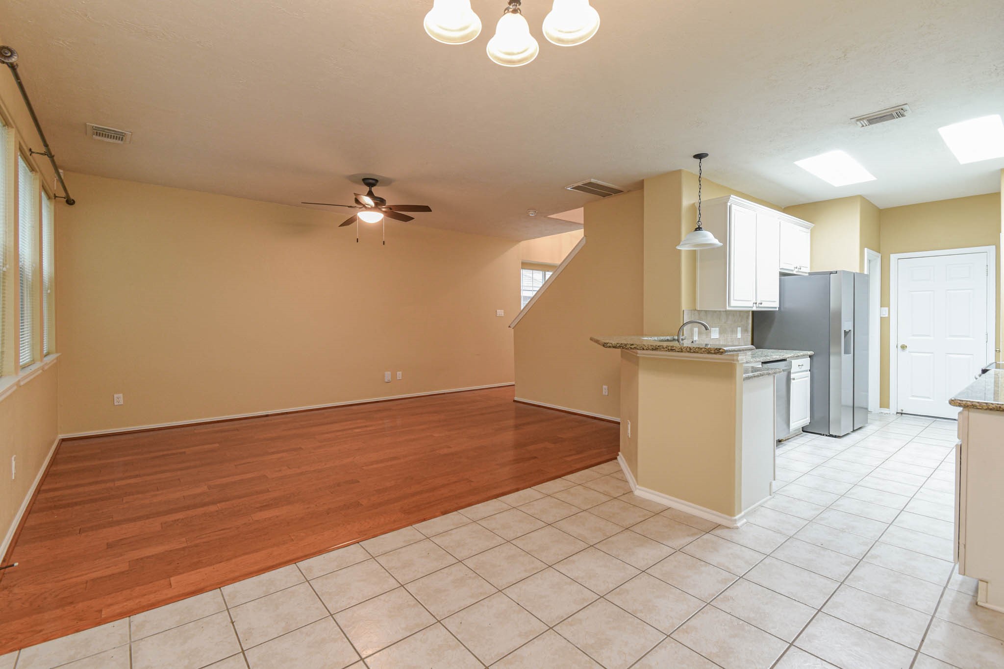 213 Summerhaze Circle Spring, TX 77382 - Photo 8 of 32