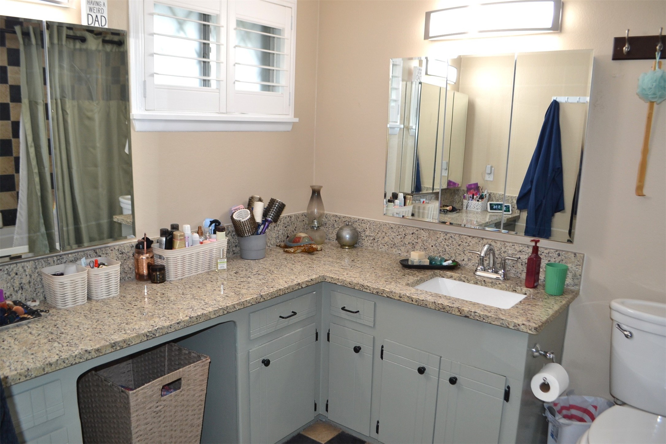 610 East X Street Deer Park, TX 77536 - Photo 25 of 44 a bathroom with double sink and a mirror