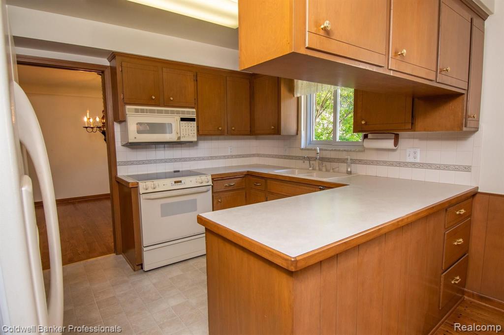 65 South Duval Road Grosse Pointe Shores, MI 48236 - Photo 11 of 40