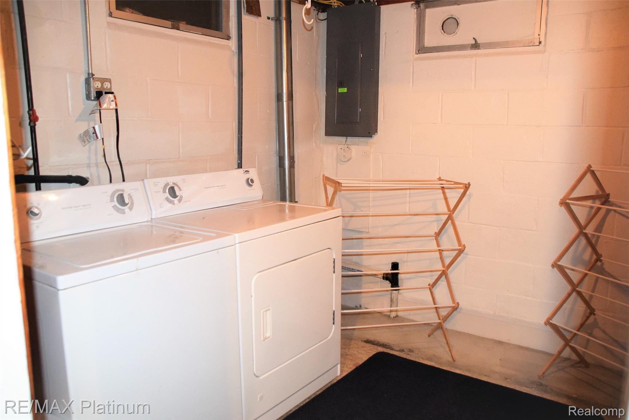 9450 Bennett Lake Road Fenton, MI 48430 - Photo 14 of 24 1Laundry.jpg