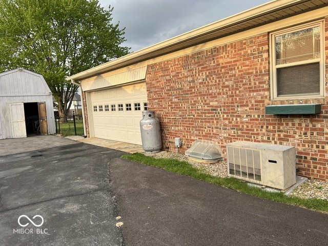 7028 East Southport Road Indianapolis, IN 46259 - Photo 3 of 20