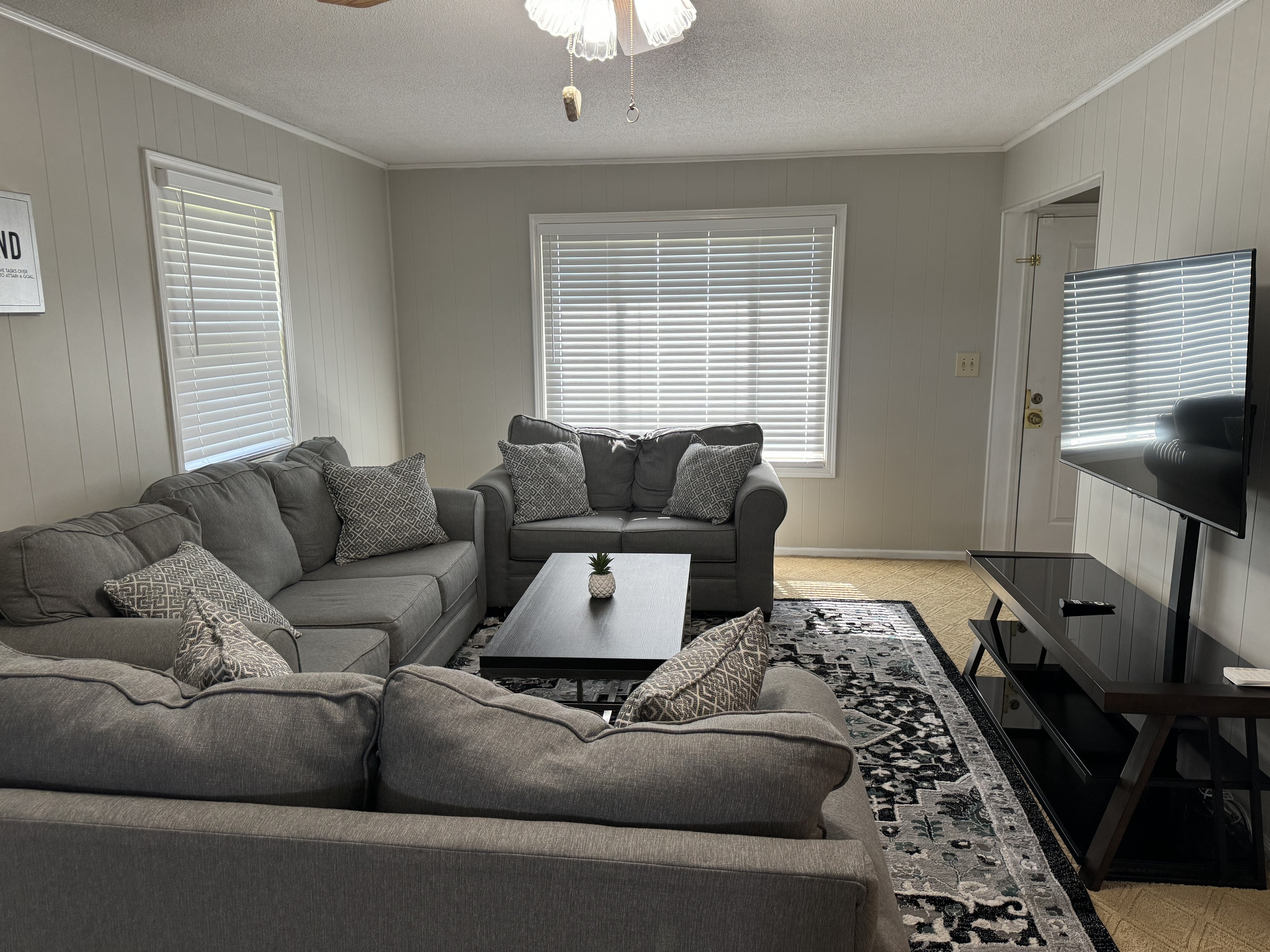 7028 East Southport Road Indianapolis, IN 46259 - Photo 4 of 20