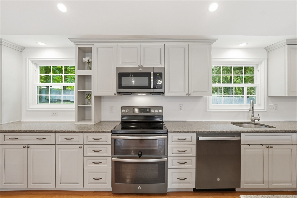 74 Framingham Road Marlborough, MA 01752 - Photo 7 of 41