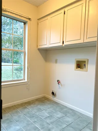 a view of a window in an empty room