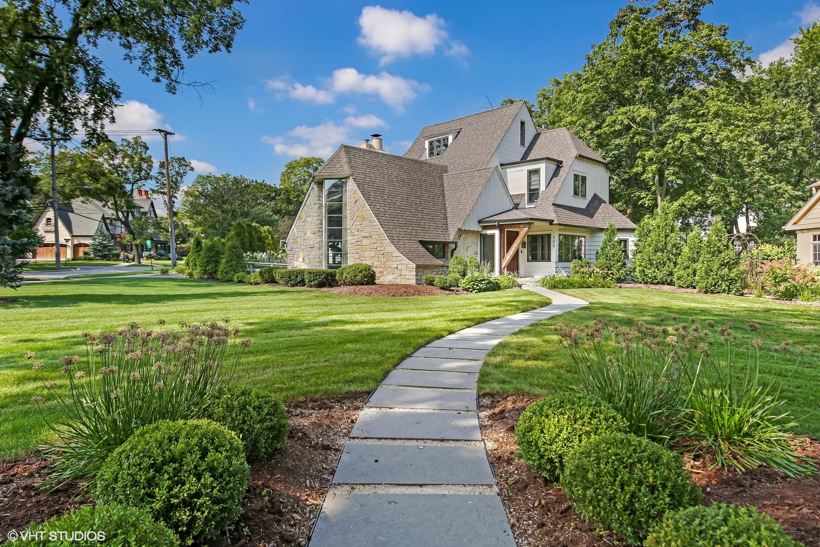 a view of a house with a yard