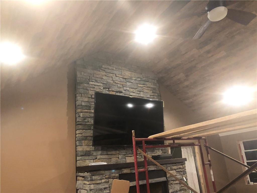 989 Blackhawk Road Beaver Falls, PA 15010 - Photo 11 of 18 a view of entryway