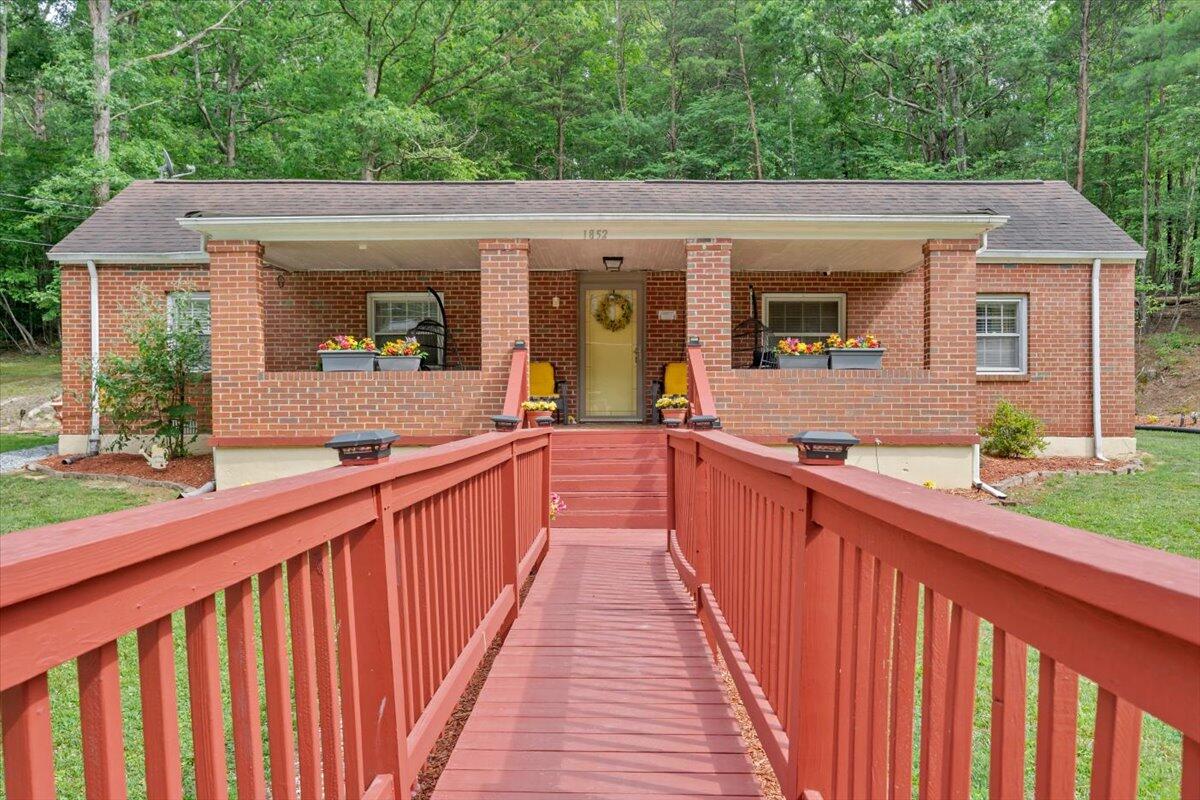 1852 Wildwood Road Salem, VA 24153 - Photo 4 of 48 02-MIB07912-R5