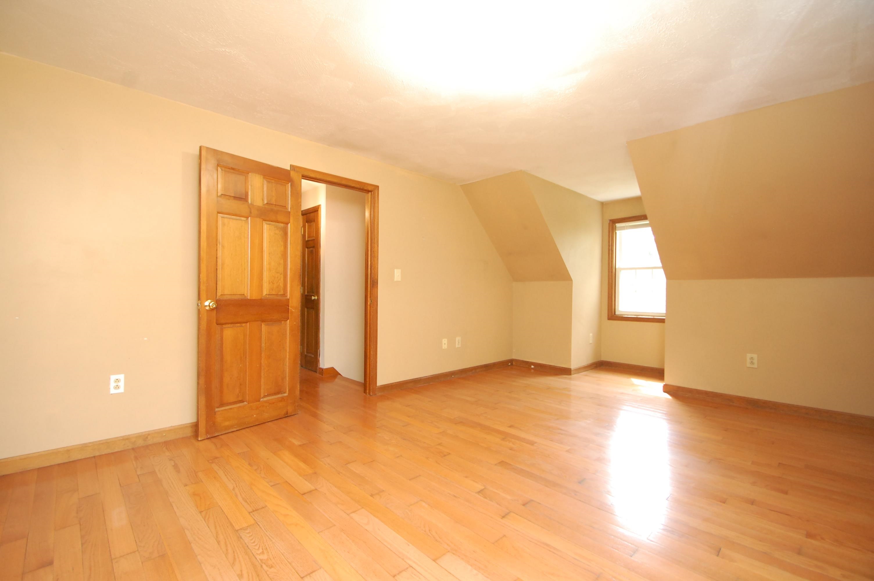 357 Montelona Road Goffstown, NH 03045 - Photo 11 of 25 Gallery Image 11
