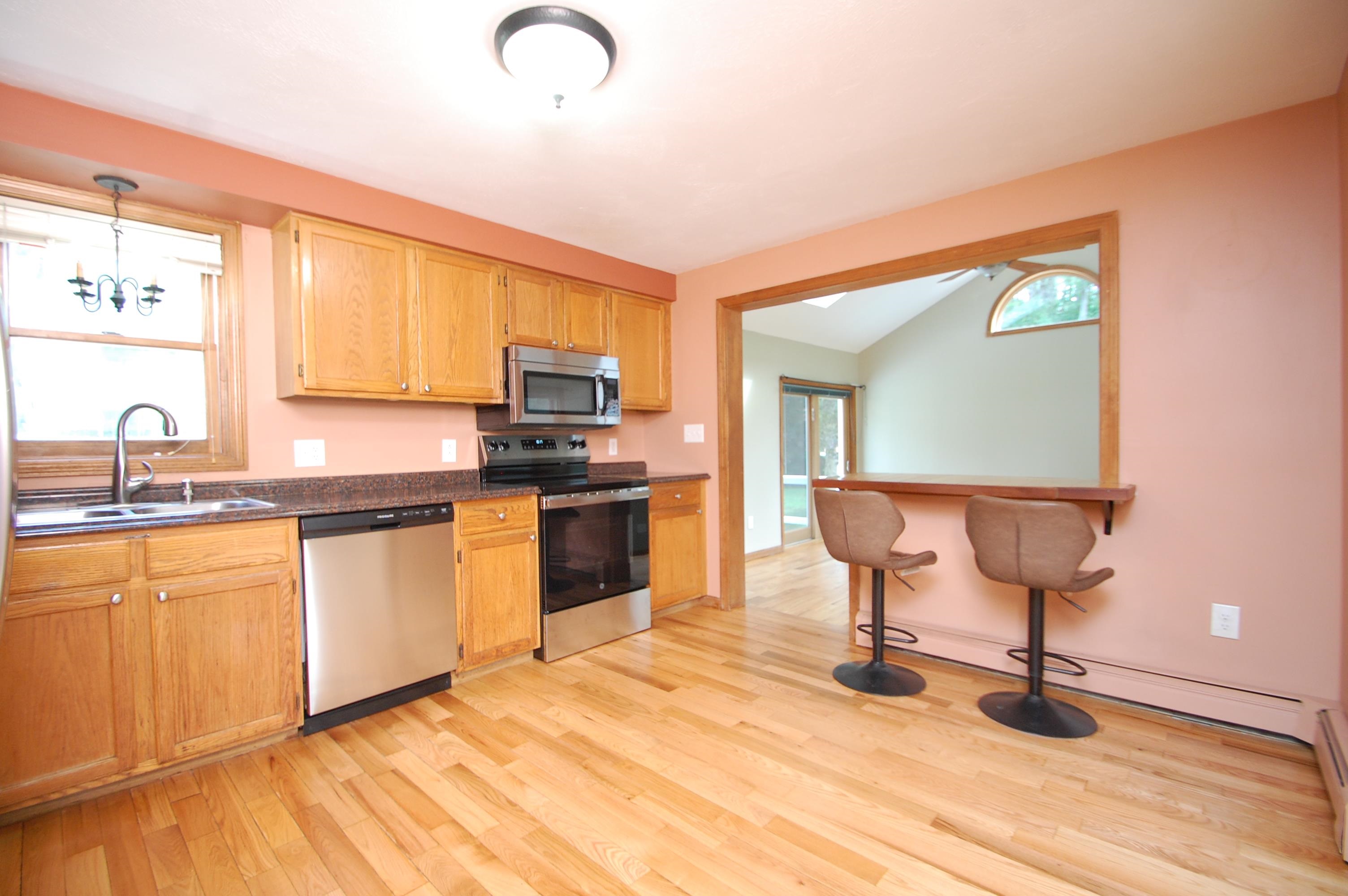357 Montelona Road Goffstown, NH 03045 - Photo 4 of 25 Gallery Image 4