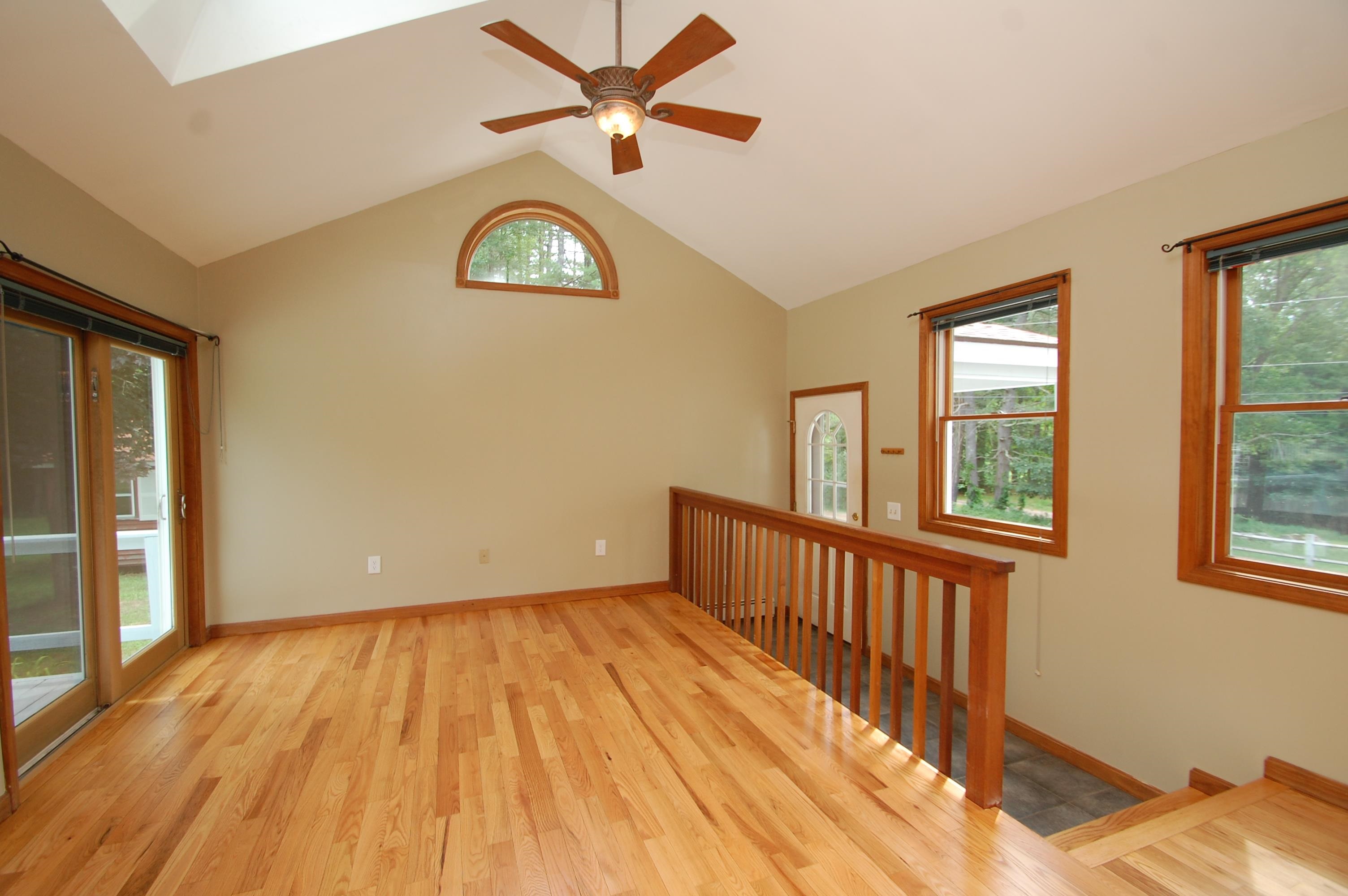 357 Montelona Road Goffstown, NH 03045 - Photo 6 of 25 Gallery Image 6