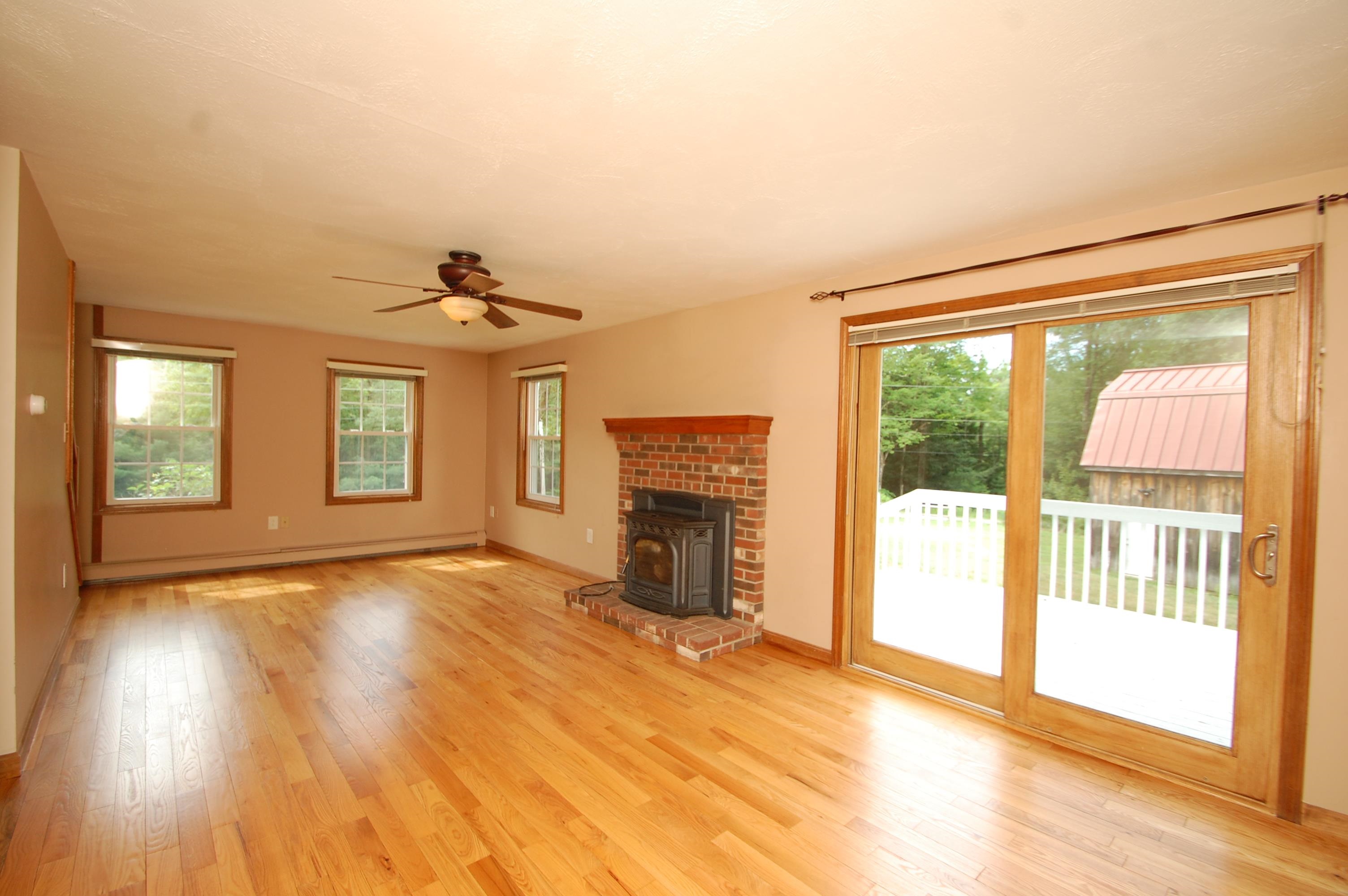 357 Montelona Road Goffstown, NH 03045 - Photo 8 of 25 Gallery Image 8