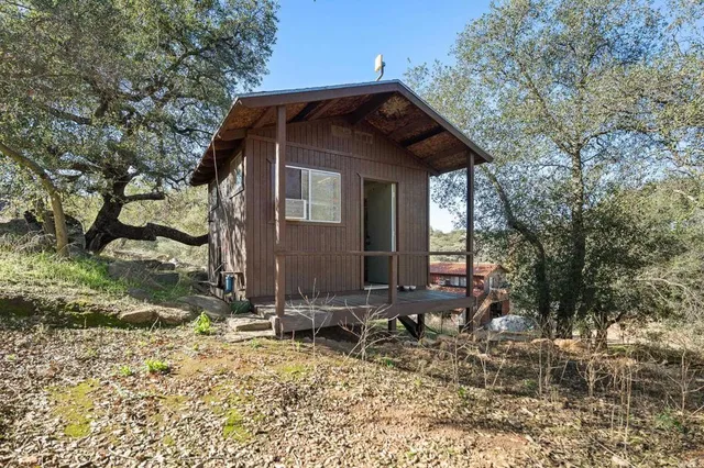 a view of a yard with mountain view