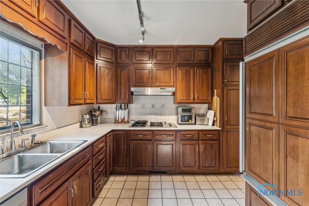 3821 Sulphur Spring Road Toledo, OH 43606 - Photo 14 of 41 Kitchen