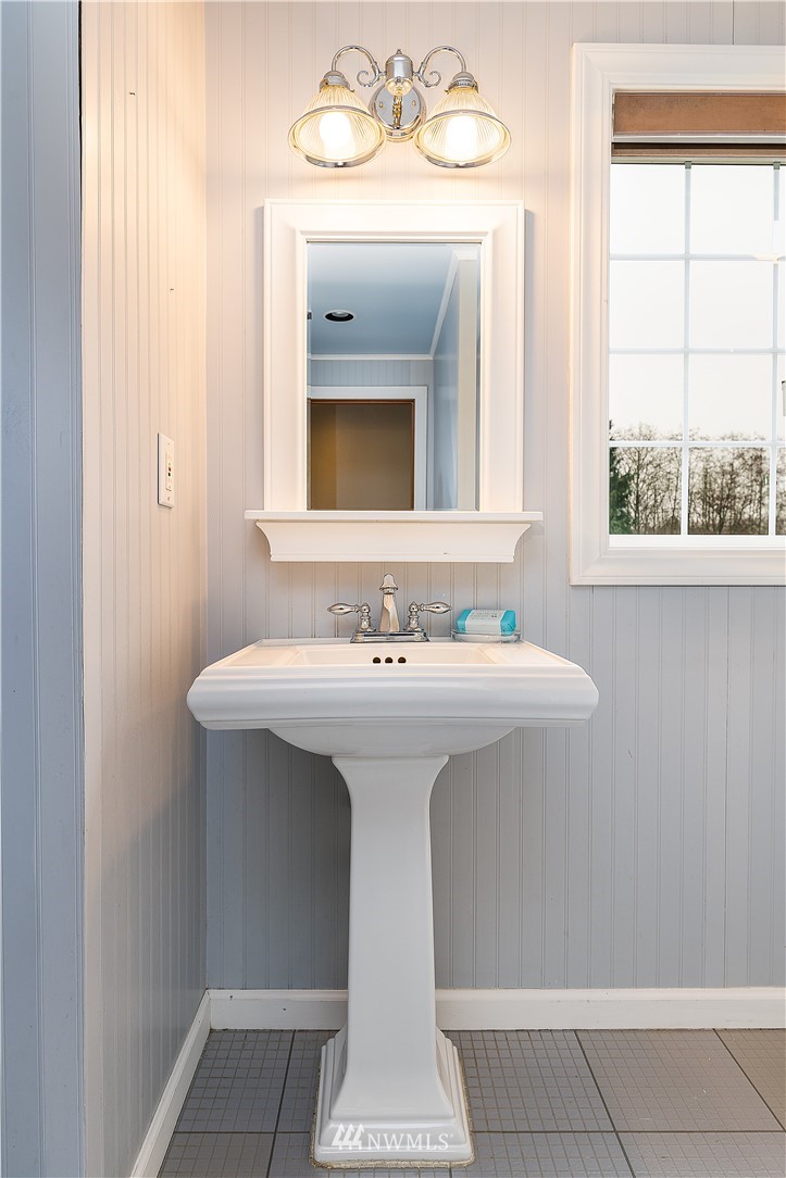 17325 3rd Avenue Southeast Bothell, WA 98012 - Photo 33 of 40 a bathroom with a sink and a mirror