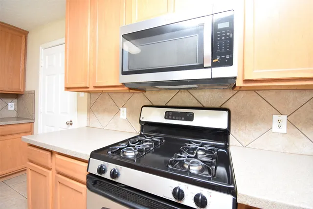 $2,100 | 11215 Overland Trail Drive, Richmond, TX 77406