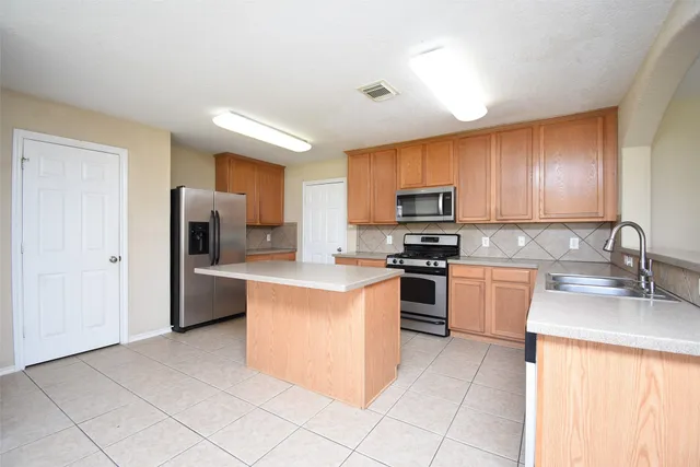 $2,100 | 11215 Overland Trail Drive, Richmond, TX 77406