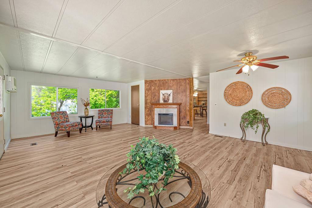 4800 Auburn Folsom Road, Unit 9 Loomis, CA 95650 - Photo 10 of 43 a living room with furniture and a large window