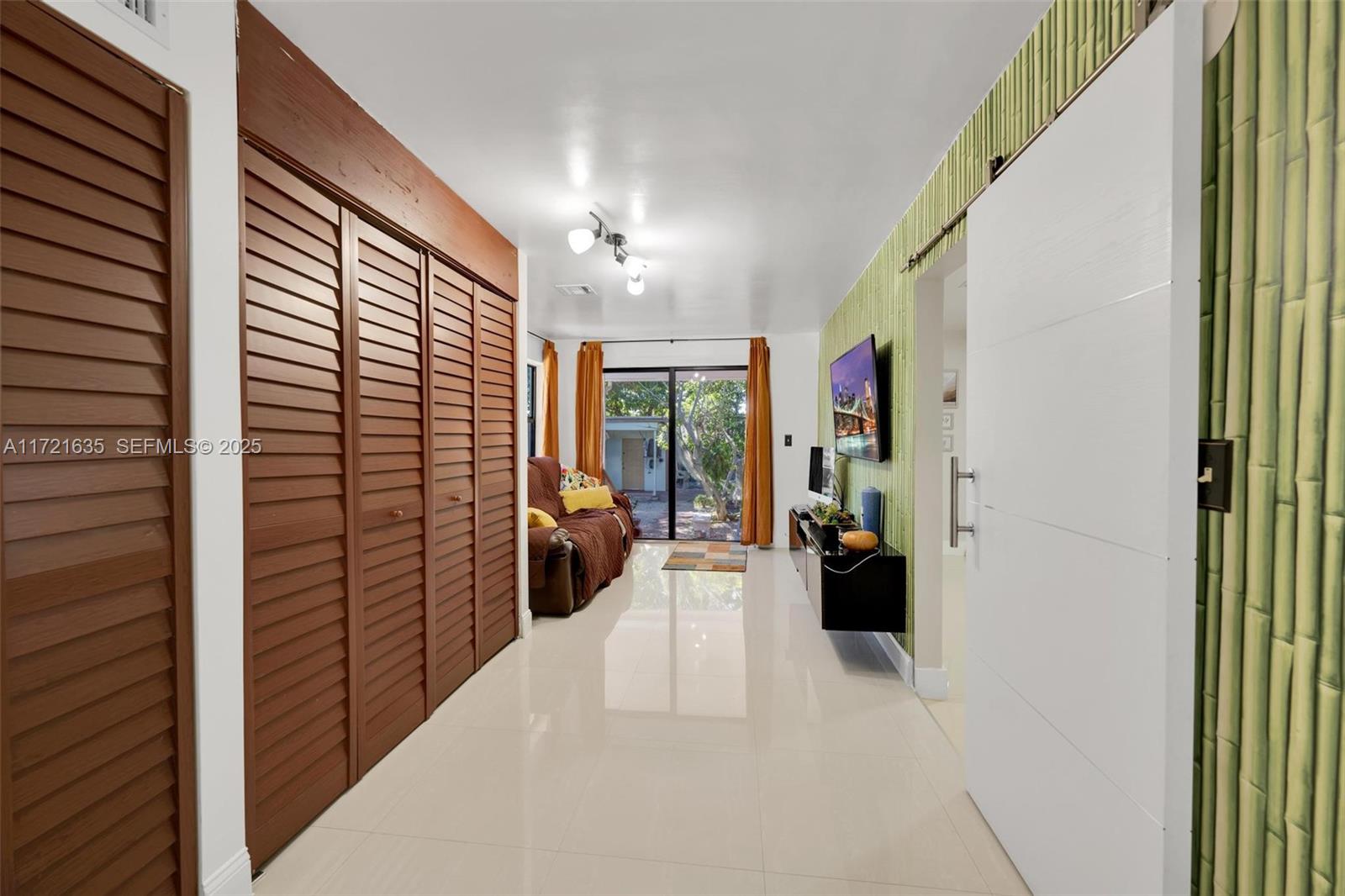 462 East 39th Street Hialeah, FL 33013 - Photo 41 of 44