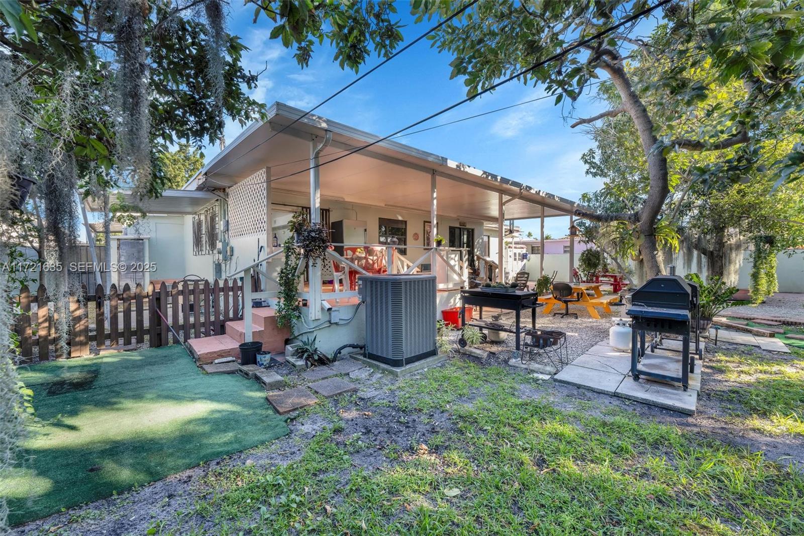 462 East 39th Street Hialeah, FL 33013 - Photo 7 of 44