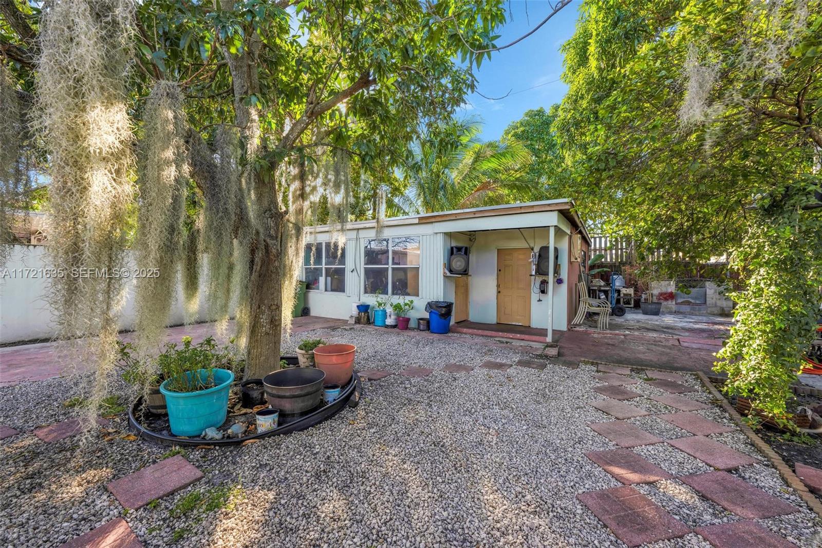 462 East 39th Street Hialeah, FL 33013 - Photo 9 of 44