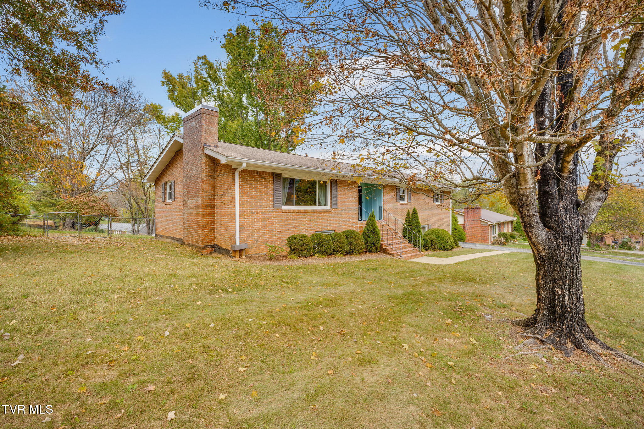 105 Foley Circle Bristol, TN 37620 - Photo 3 of 52 002