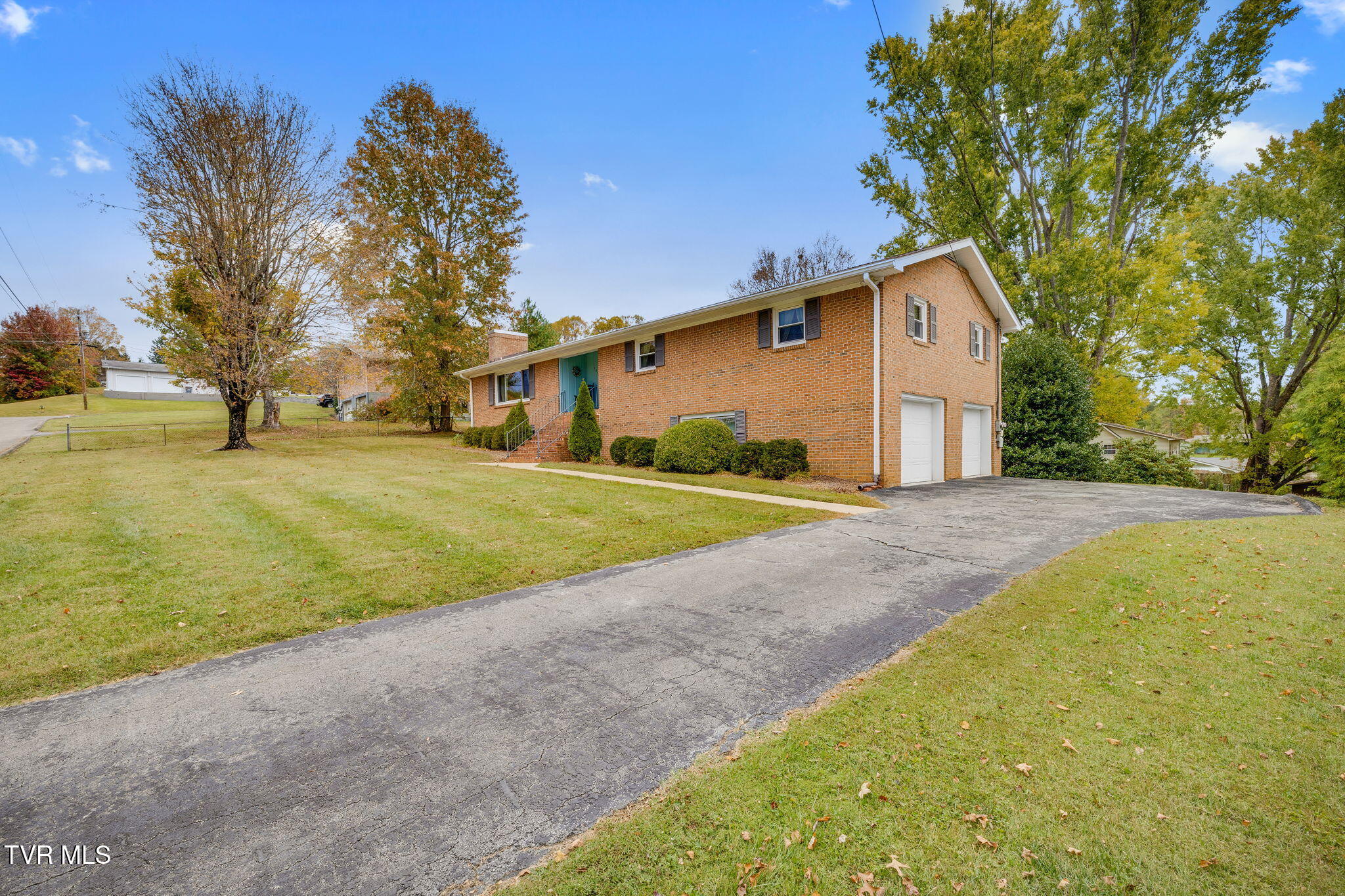 105 Foley Circle Bristol, TN 37620 - Photo 4 of 52 003