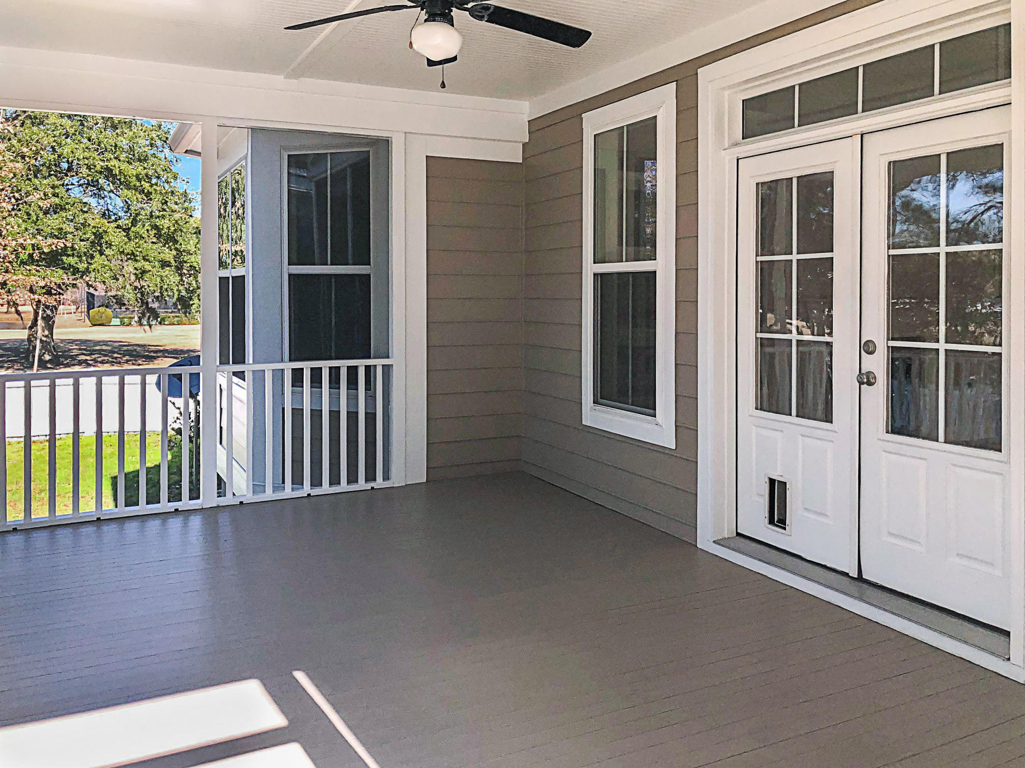 2194 screened porch