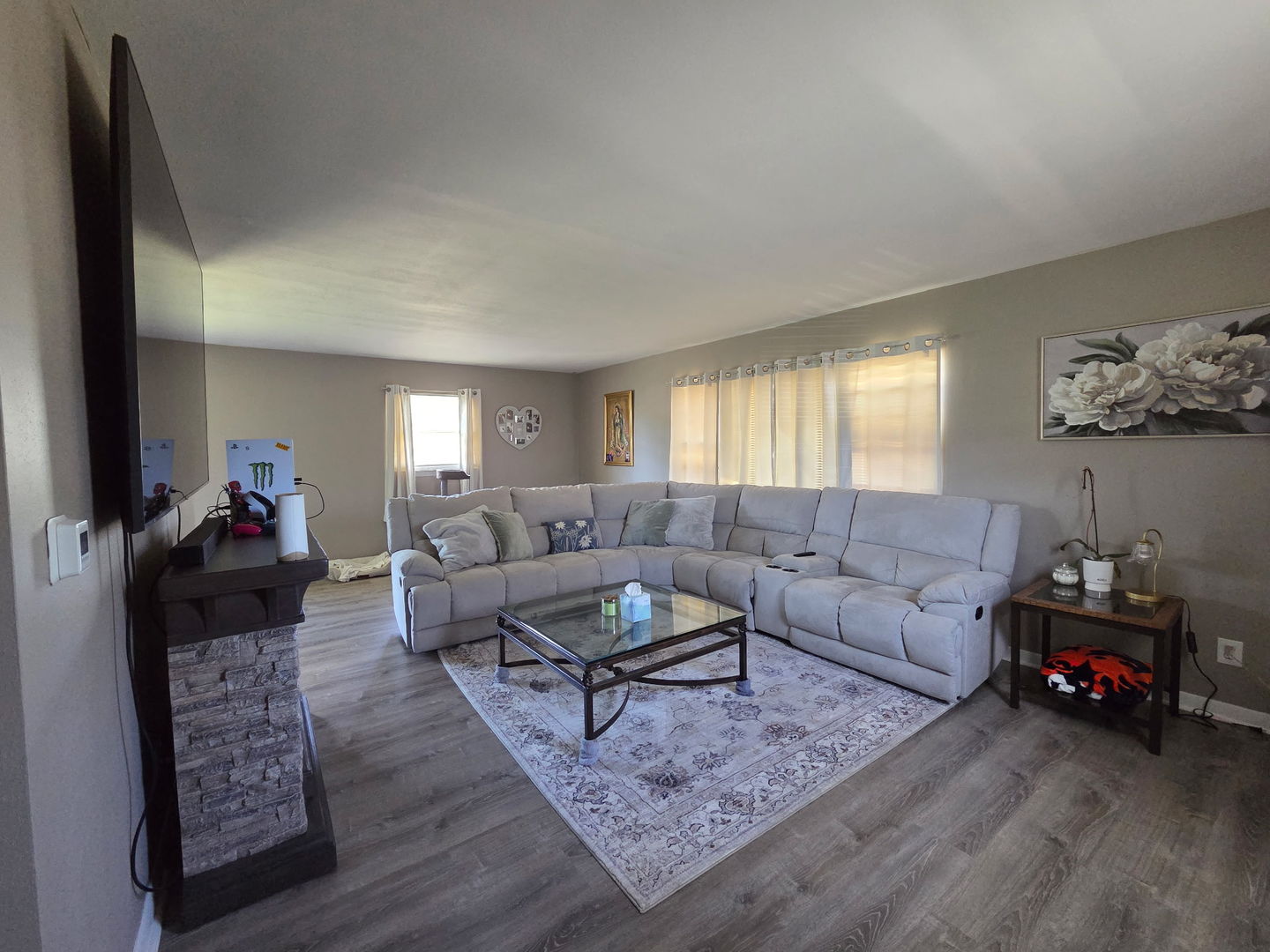 2550 26th Street Rock Island, IL 61201 - Photo 4 of 33 a living room with furniture and a couch