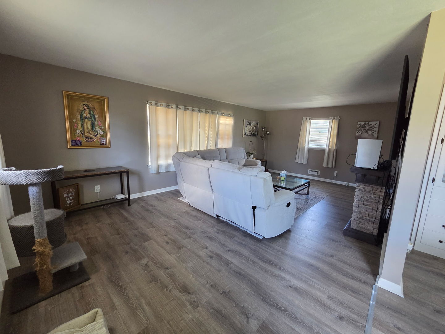 2550 26th Street Rock Island, IL 61201 - Photo 6 of 33 a living room with furniture and a wooden floor