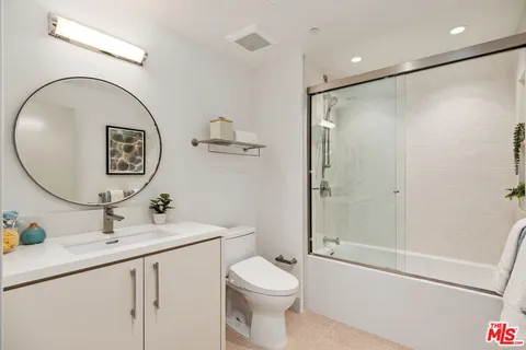 $6,395 | 130 South Sepulveda Boulevard, Unit 415, Los Angeles, CA 90049