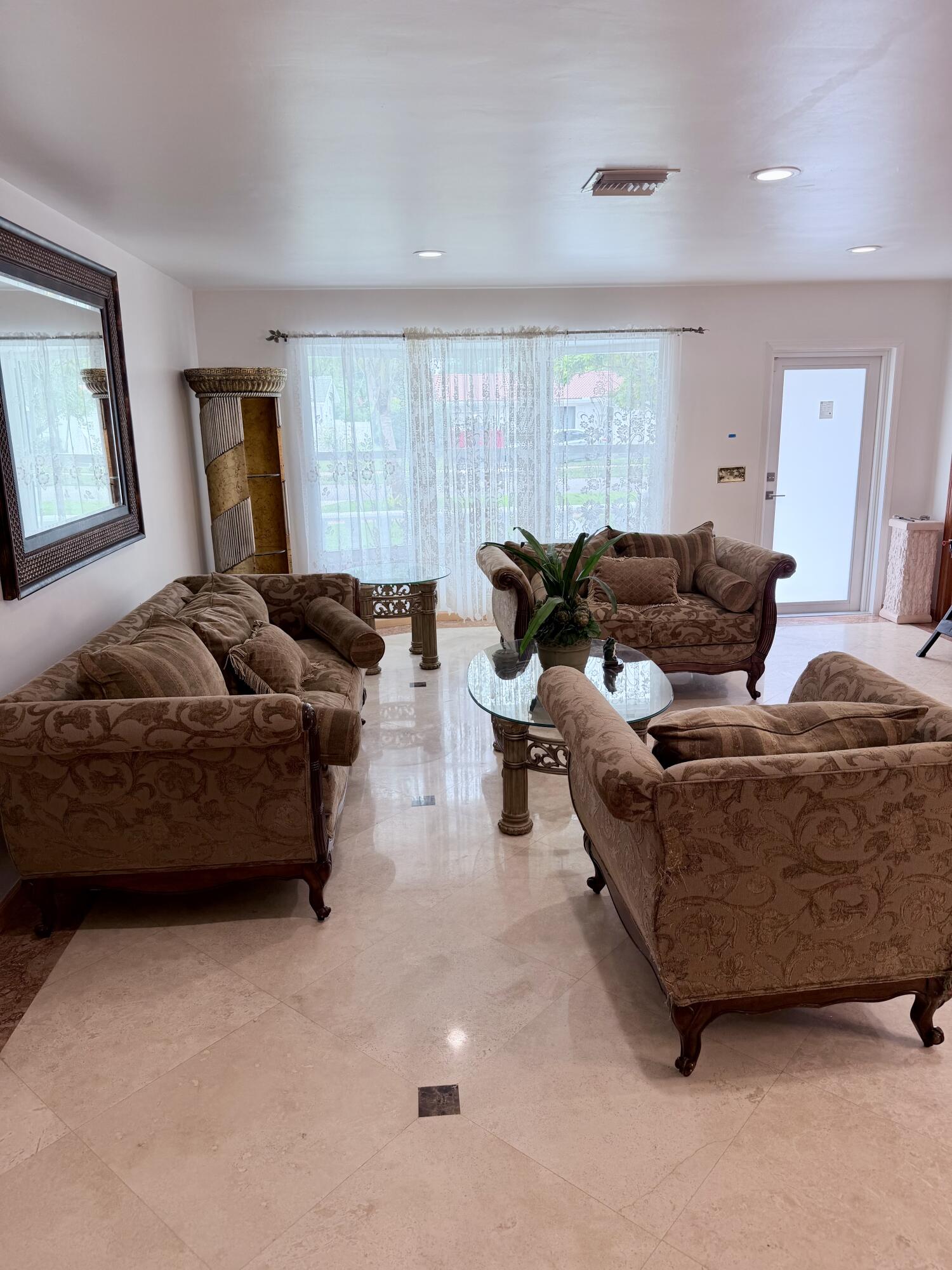 3916 Adams Street Hollywood, FL 33021 - Photo 9 of 38 IMG_9061