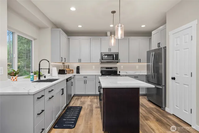 $815,000 | 41 East Coon Drive North, Belfair, WA 98528