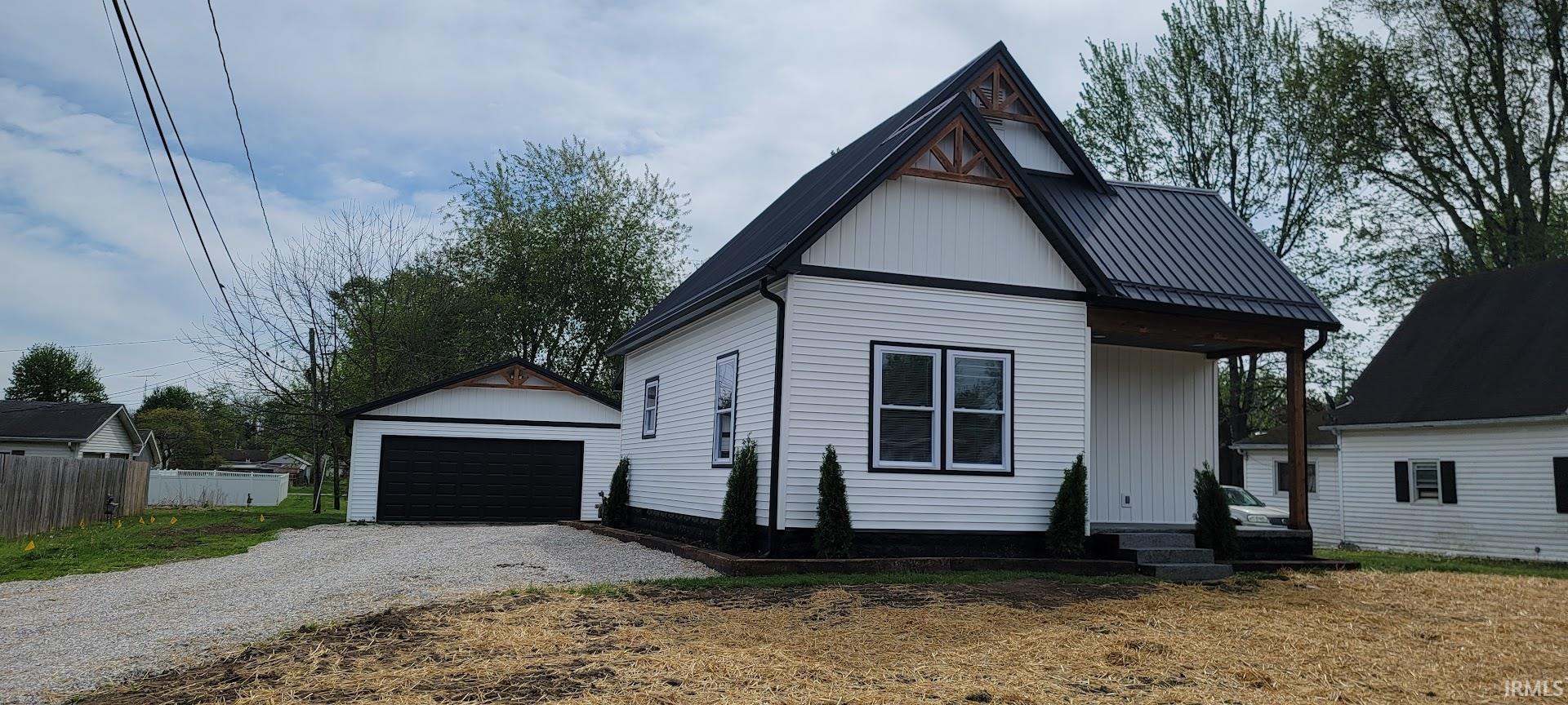 59 Southeast 8th Street Linton, IN 47441 - Photo 2 of 22