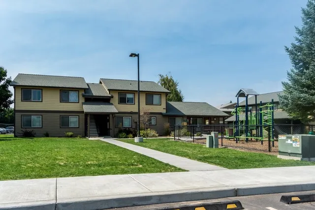 $833 | 950 Southwest Madison Street, Madras, OR 97741