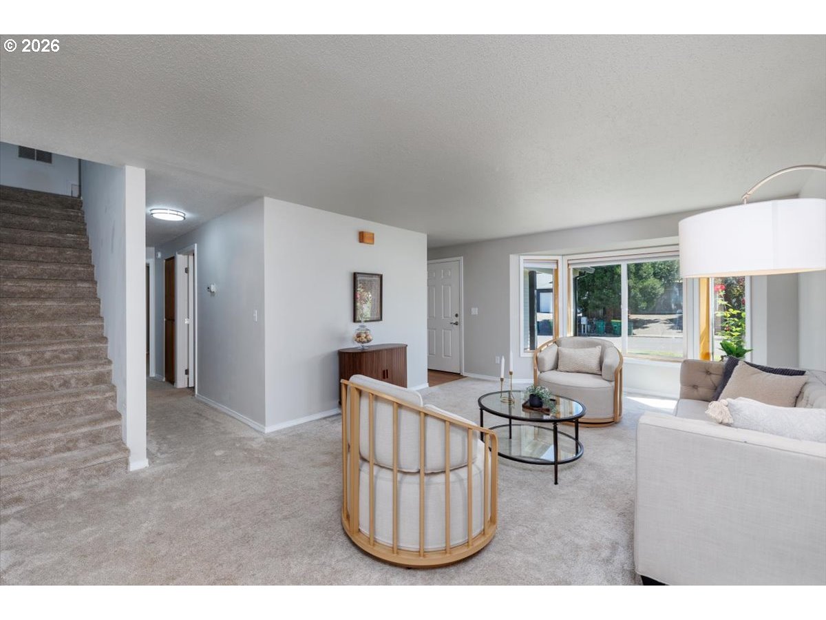 7025 Southwest 174th Avenue Beaverton, OR 97007 - Photo 8 of 38