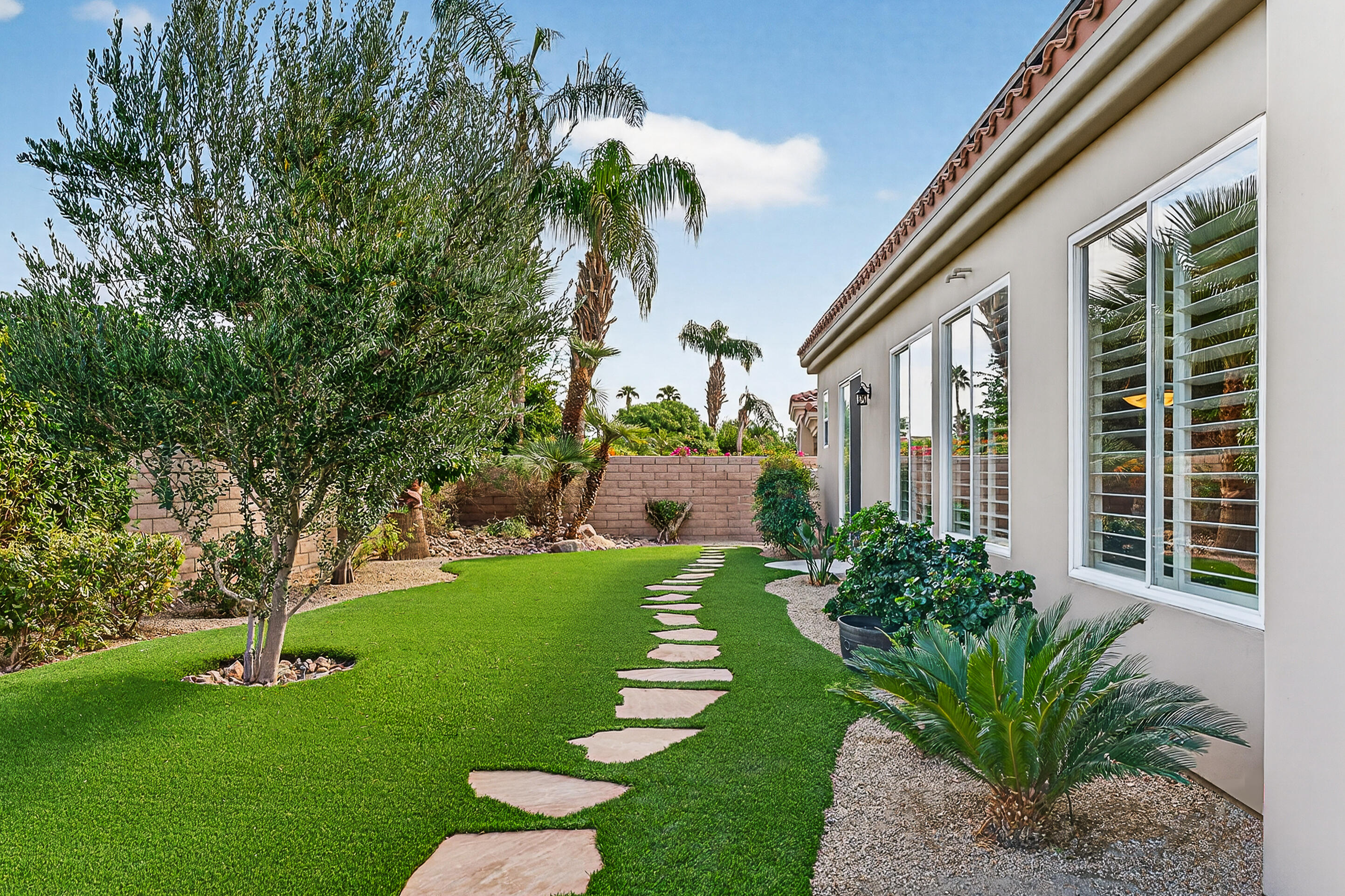 77374 Box Ridge Place Indian Wells, CA 92210 - Photo 12 of 52 Back Path