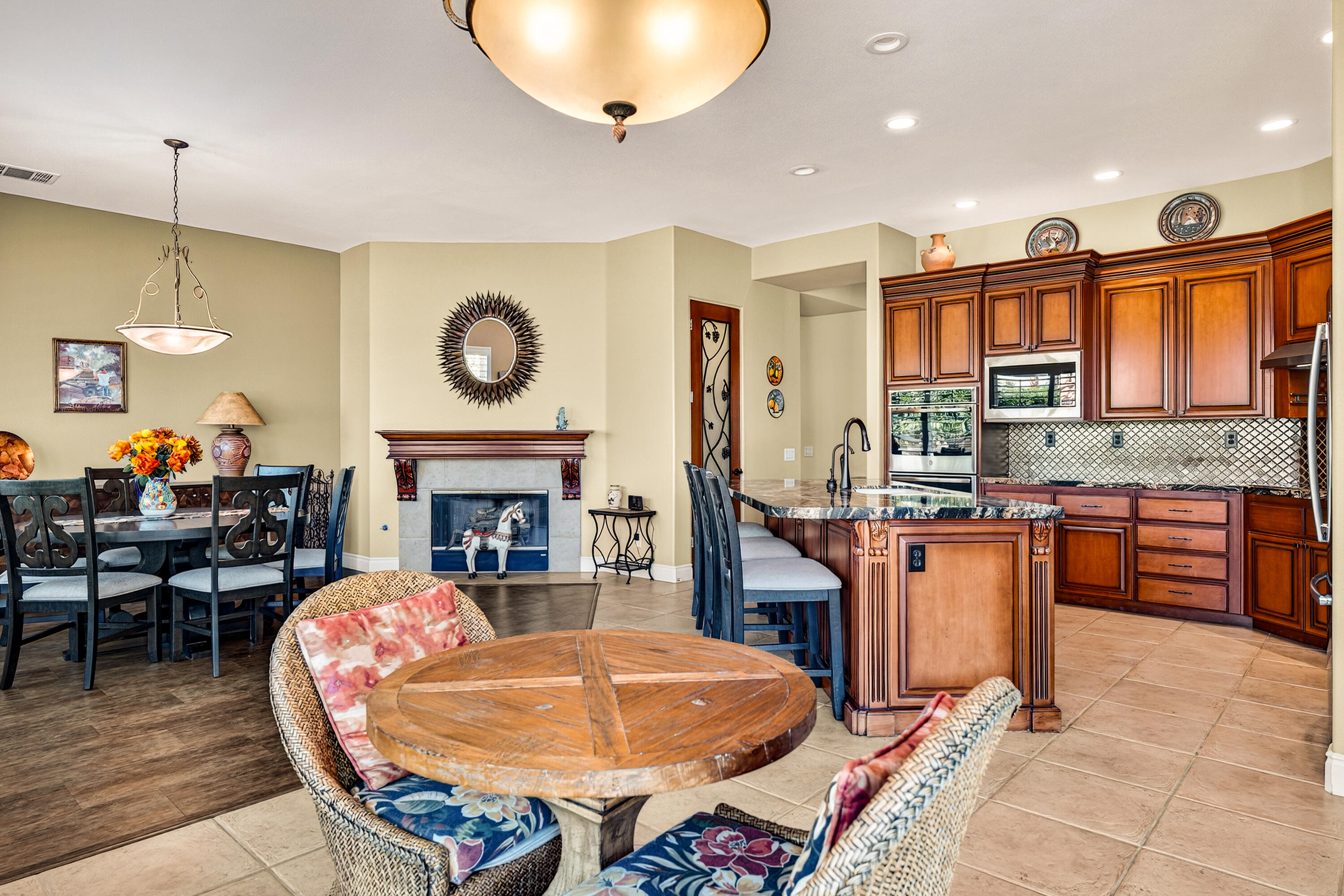 77374 Box Ridge Place Indian Wells, CA 92210 - Photo 25 of 52 Family Room & Kitchen