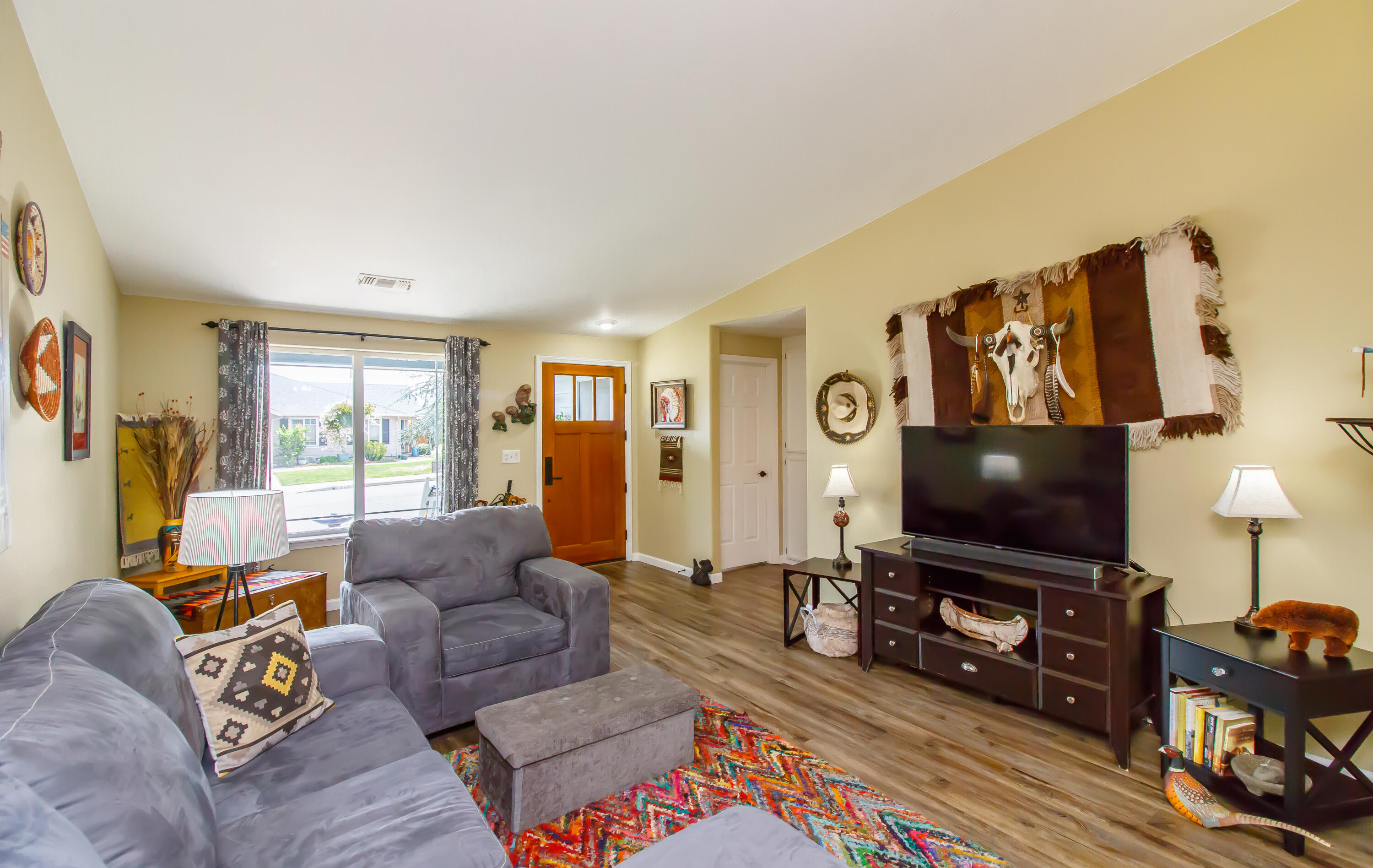 121 Autumn Ridge Road Talent, OR 97540 - Photo 3 of 25 Living1