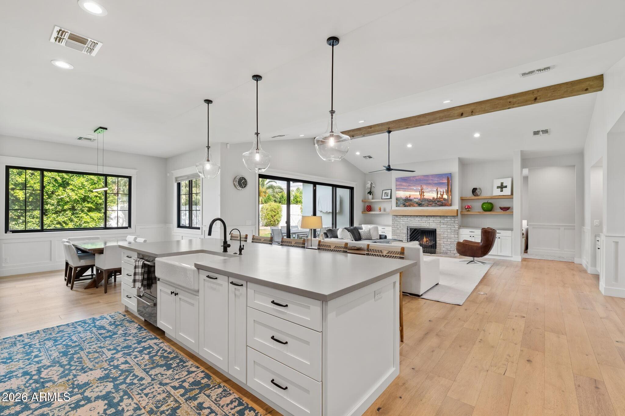 4164 East Camelback Road Phoenix, AZ 85018 - Photo 19 of 55 Great Natural Light