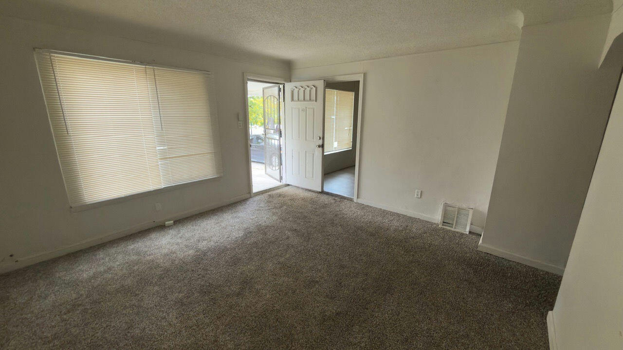 7269 Minock Street Detroit, MI 48228 - Photo 5 of 16 qhQeKV-VhQIsvtd7v8nZeCIQcJmFnmmYUb8xHpg_