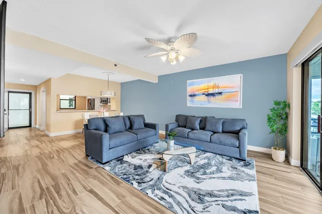 $4,000 | 827 Oak Harbour Drive, Juno Beach, FL 33408