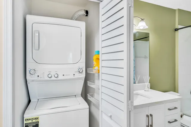 $4,000 | 827 Oak Harbour Drive, Juno Beach, FL 33408