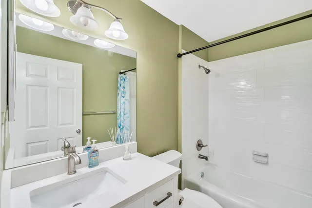 $4,000 | 827 Oak Harbour Drive, Juno Beach, FL 33408