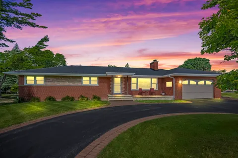 $589,000 | 4 Garden Court, Prospect Heights, IL 60070