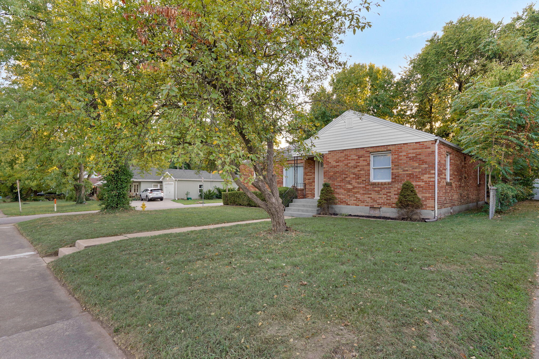 637 S Kickapoo Ave-2