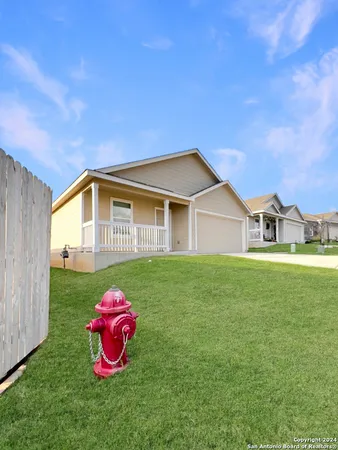 $1,550 | 12823 Basil Trace, St. Hedwig, TX 78152