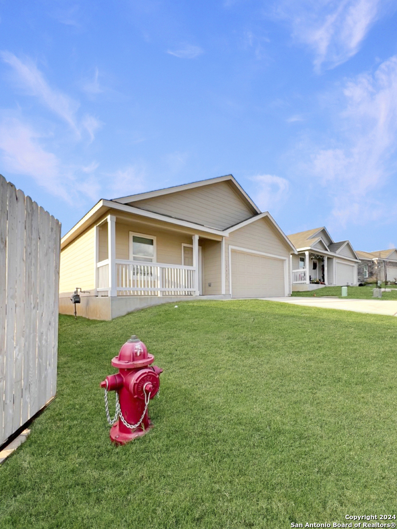 12823 Basil Trace St. Hedwig, TX 78152 - Photo 4 of 25