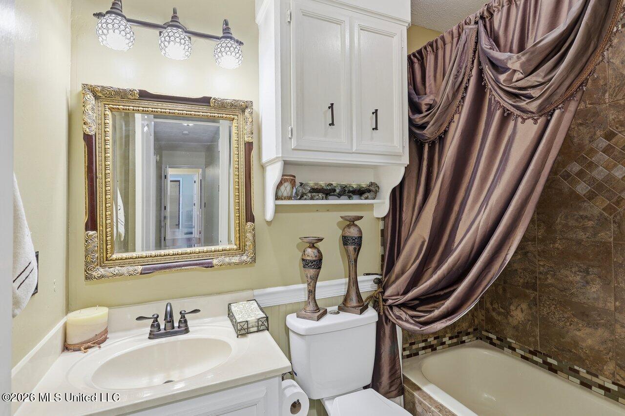 466 Lee Street Byram, MS 39272 - Photo 12 of 25 Lee Hall Bathroom