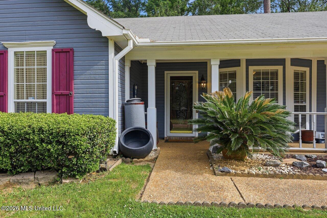 466 Lee Street Byram, MS 39272 - Photo 3 of 25 Lee Close Up Exterior