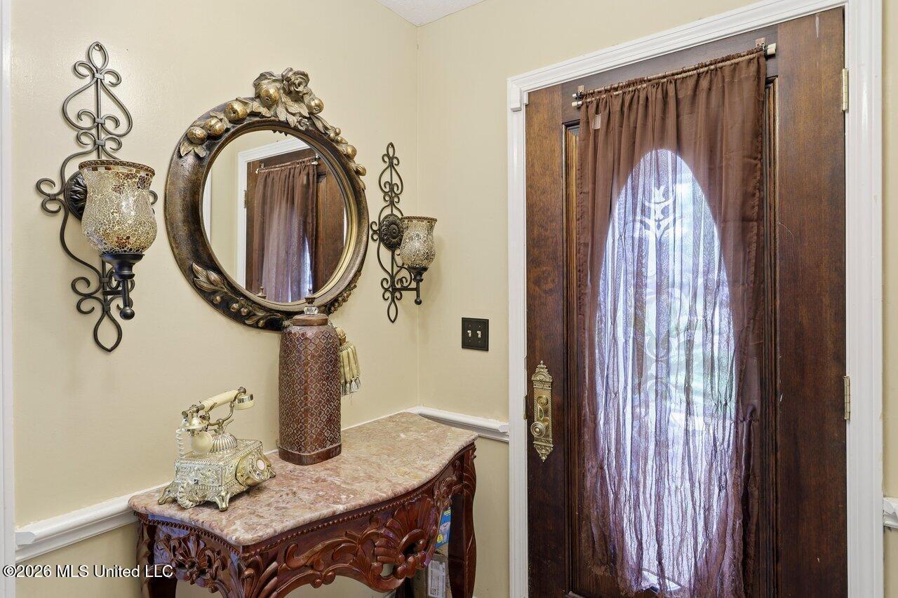 466 Lee Street Byram, MS 39272 - Photo 8 of 25 Lee Foyer - Copy
